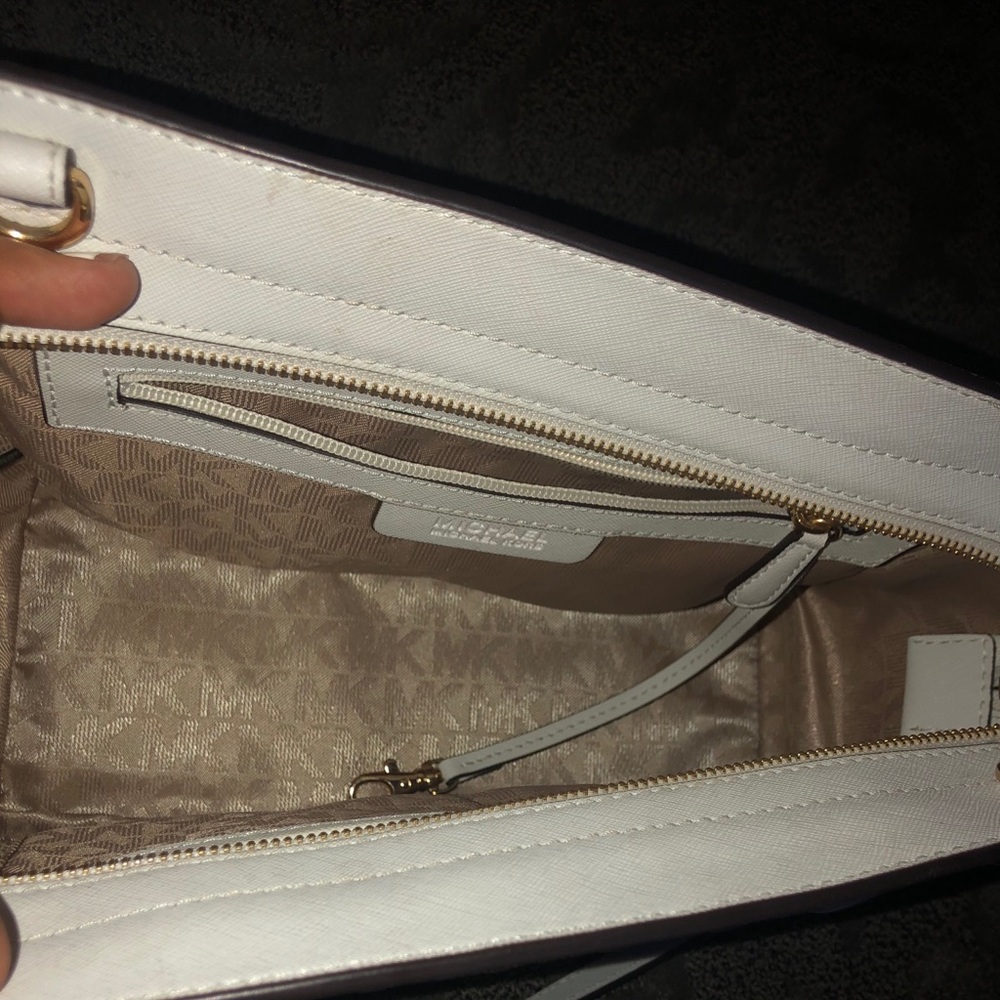 MK SELMA MEDIUM STUDDED SAFFIANO MESSENGER - Picture 2 of 2